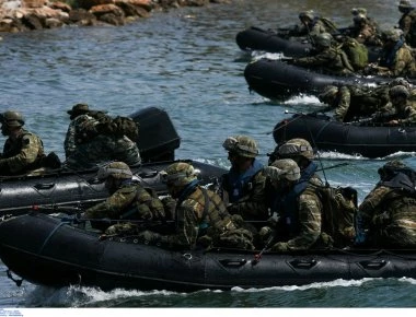 Αίσθηση προκαλούν οι εικόνες από την άσκηση των Ειδικών Δυνάμεων «Καταιγίδα 2018-Salamis Storm»